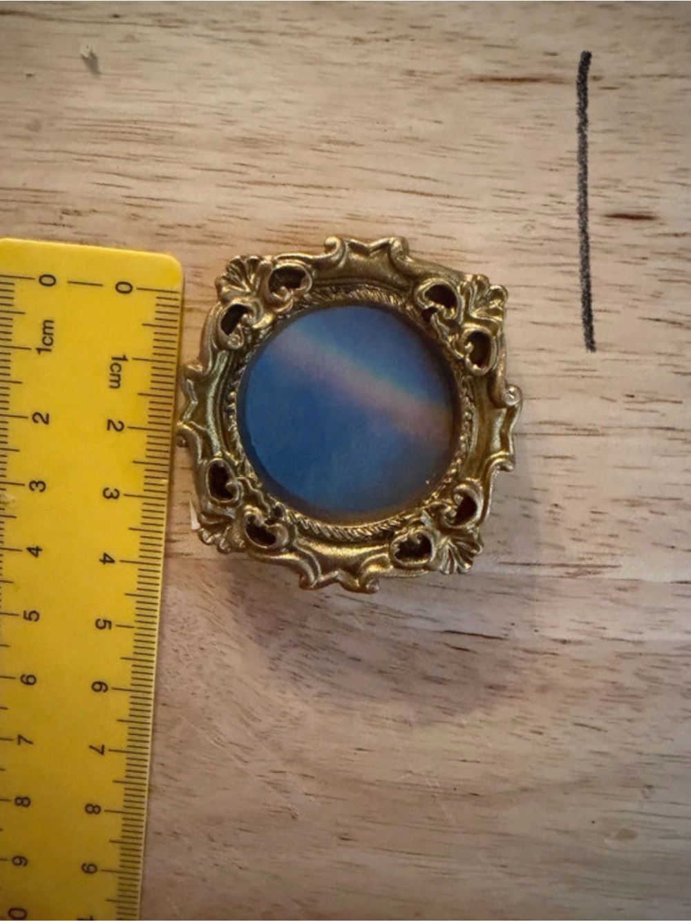 Vintage-Style Gold Tone Round Mini Frame